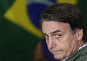 Bolsonaro amenaza con cortar lazos diplomáticos con Cuba