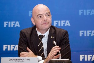 La comisión de ética de la FIFA debe investigar a Infantino, dice el expresidente Blatter