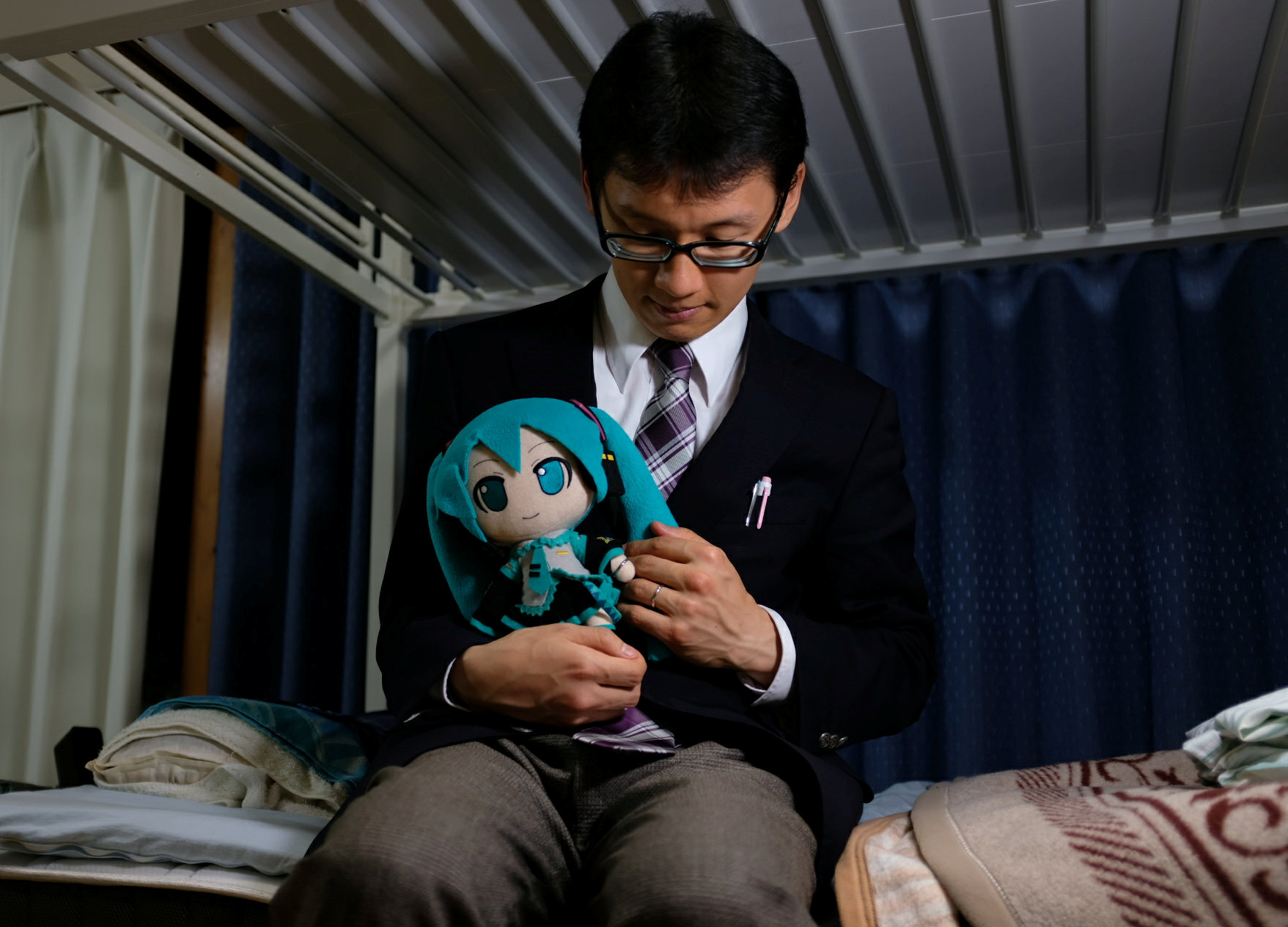 Felicidad geek: Un japonés promete amar y respetar a un holograma, en la salud y en la enfermedad