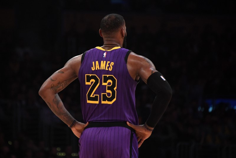 Lebron James supera a Chamberlain y es el quinto máximo anotador en la historia de NBA