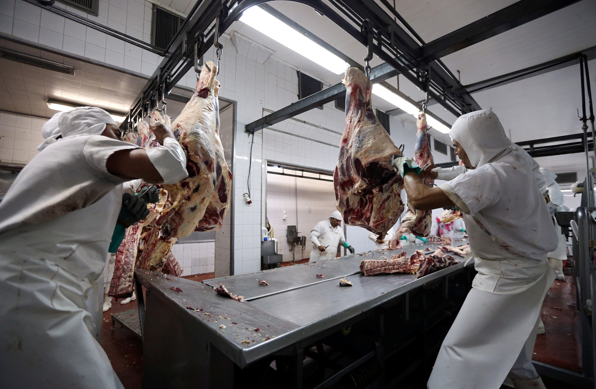 Productores de carne argentinos responden con paro a suspensión de exportaciones