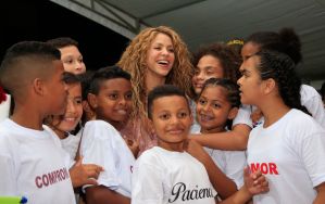 Shakira pide más presupuesto para educación y ayudar a niños venezolanos