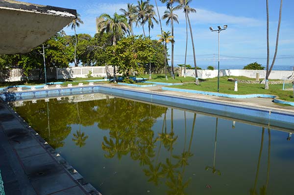 Piscina de Naiguatá se convirtió en un criadero de zancudos y moscas (foto)