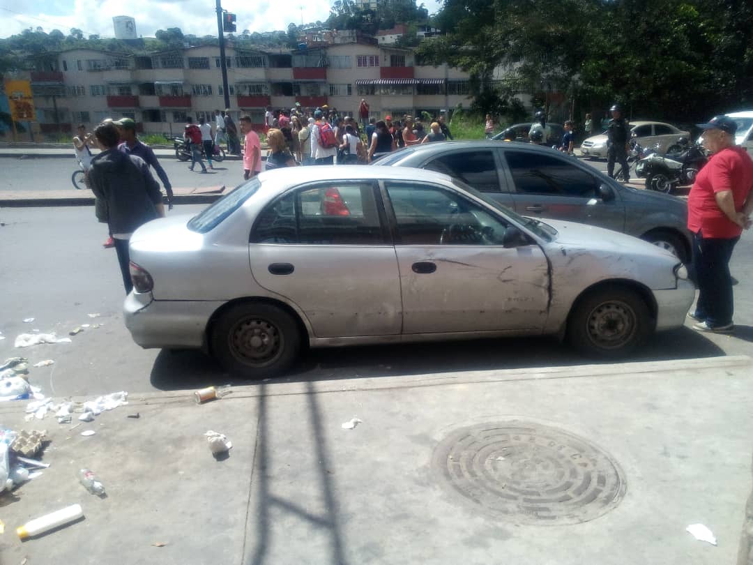 Protestan en la avenida Sucre para exigir el servicio regular del gas doméstico #8Nov