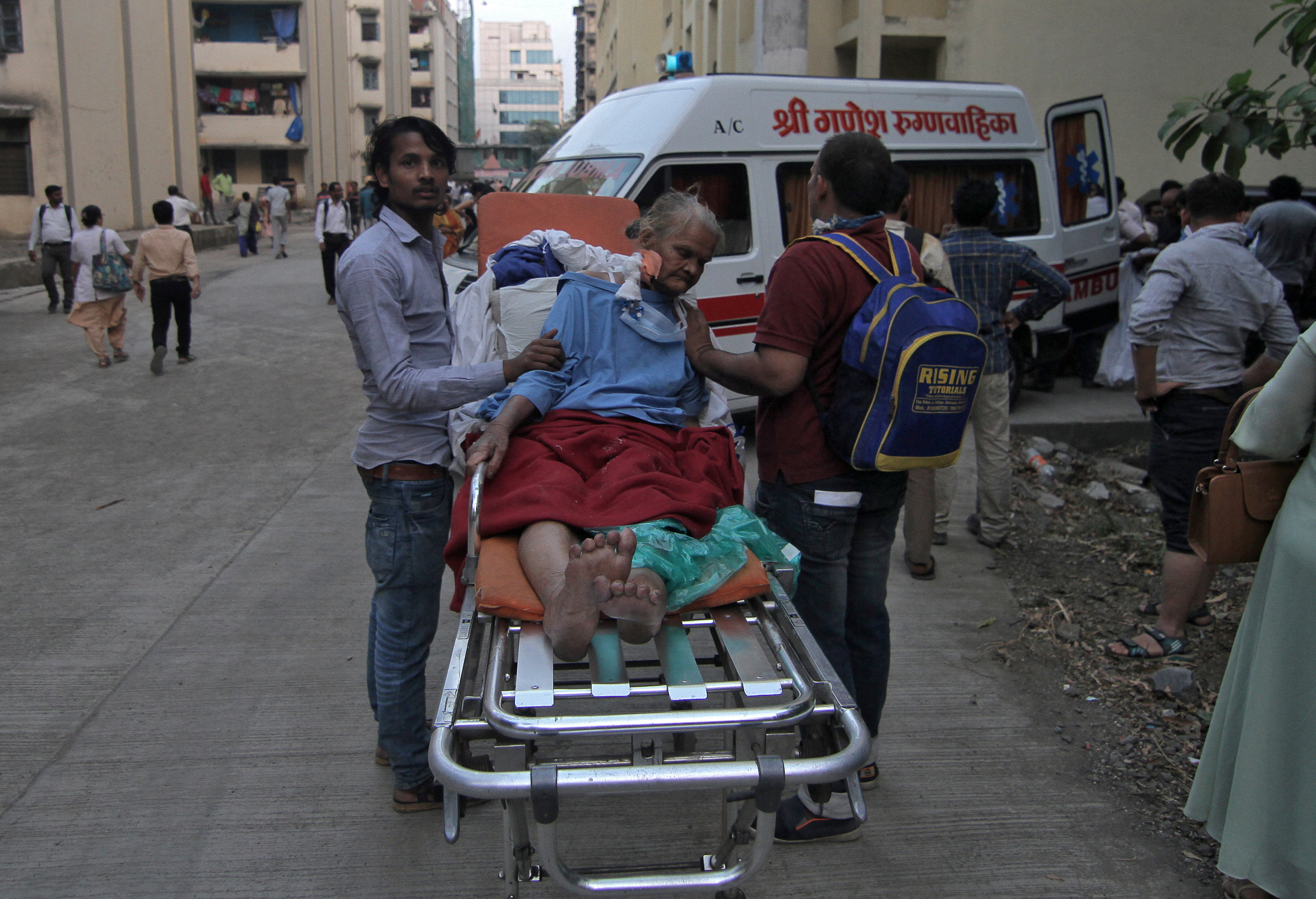 Al menos 5 muertos y 142 heridos en un incendio en un hospital de la India