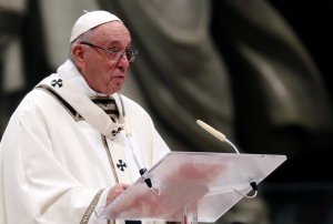 El Papa condena el insensato y brutal atentado de Guiza y llama a la paz
