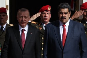 Maduro “invita” al presidente de Turquía a invertir en el sector aurífero, sancionado por EEUU