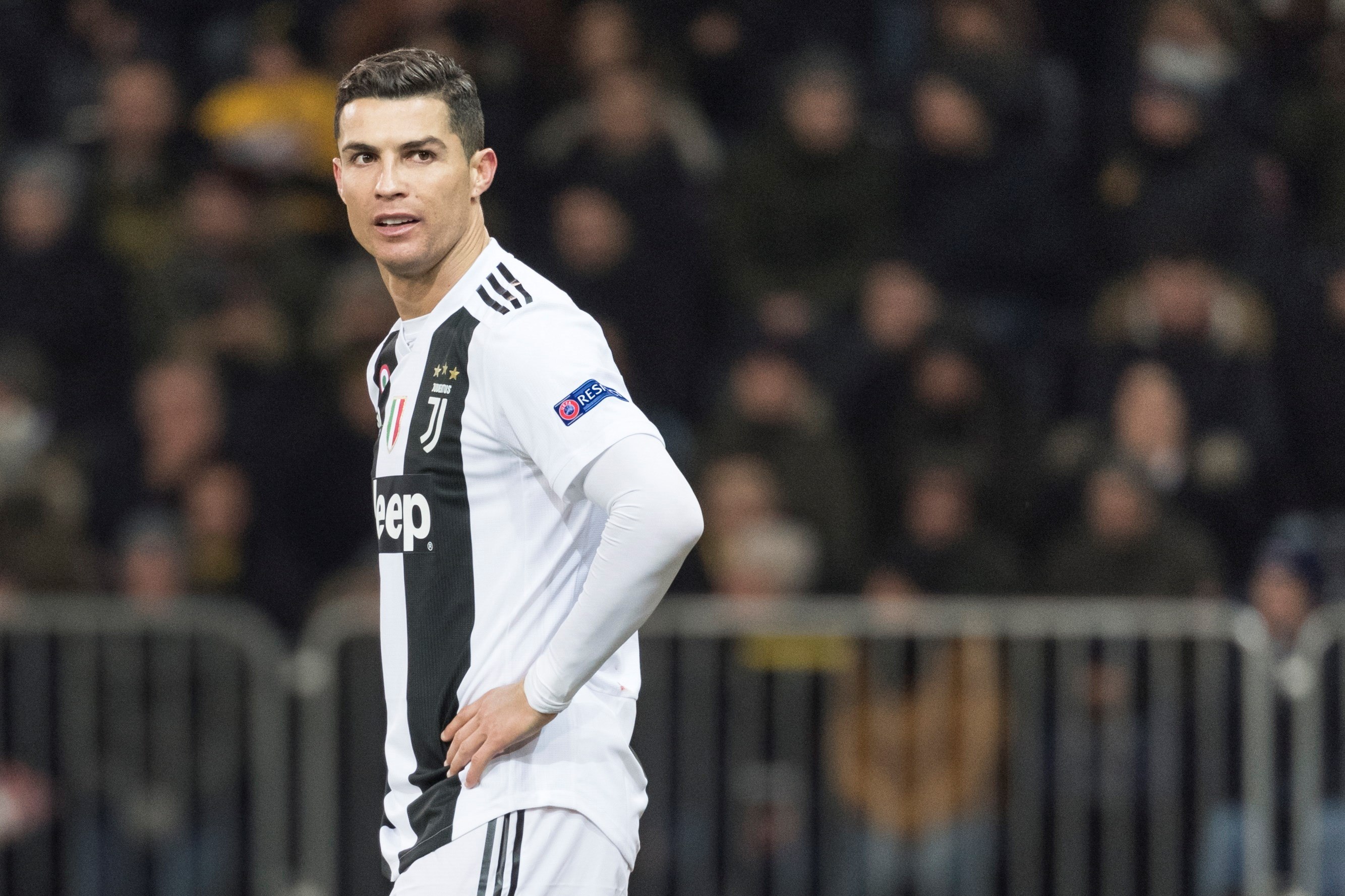 ¿El peor de su carrera? El tiro libre de Cristiano Ronaldo que sorprendió a todo el estadio (Video)