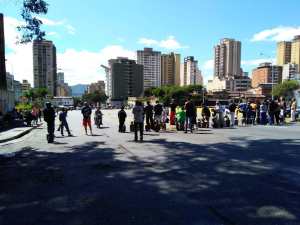 Cerrada la avenida Baralt por protesta para exigir el pernil navideño y gas doméstico #31Dic (video)