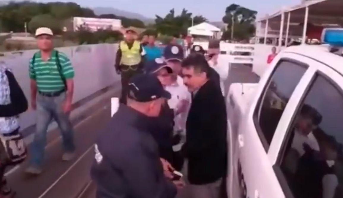 EN VIDEO: Momento en el que Carlos Pino fue expulsado de Colombia