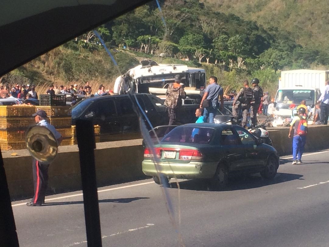 Múltiple choque en la autopista GMA deja al menos un fallecido y 34 heridos #29Dic