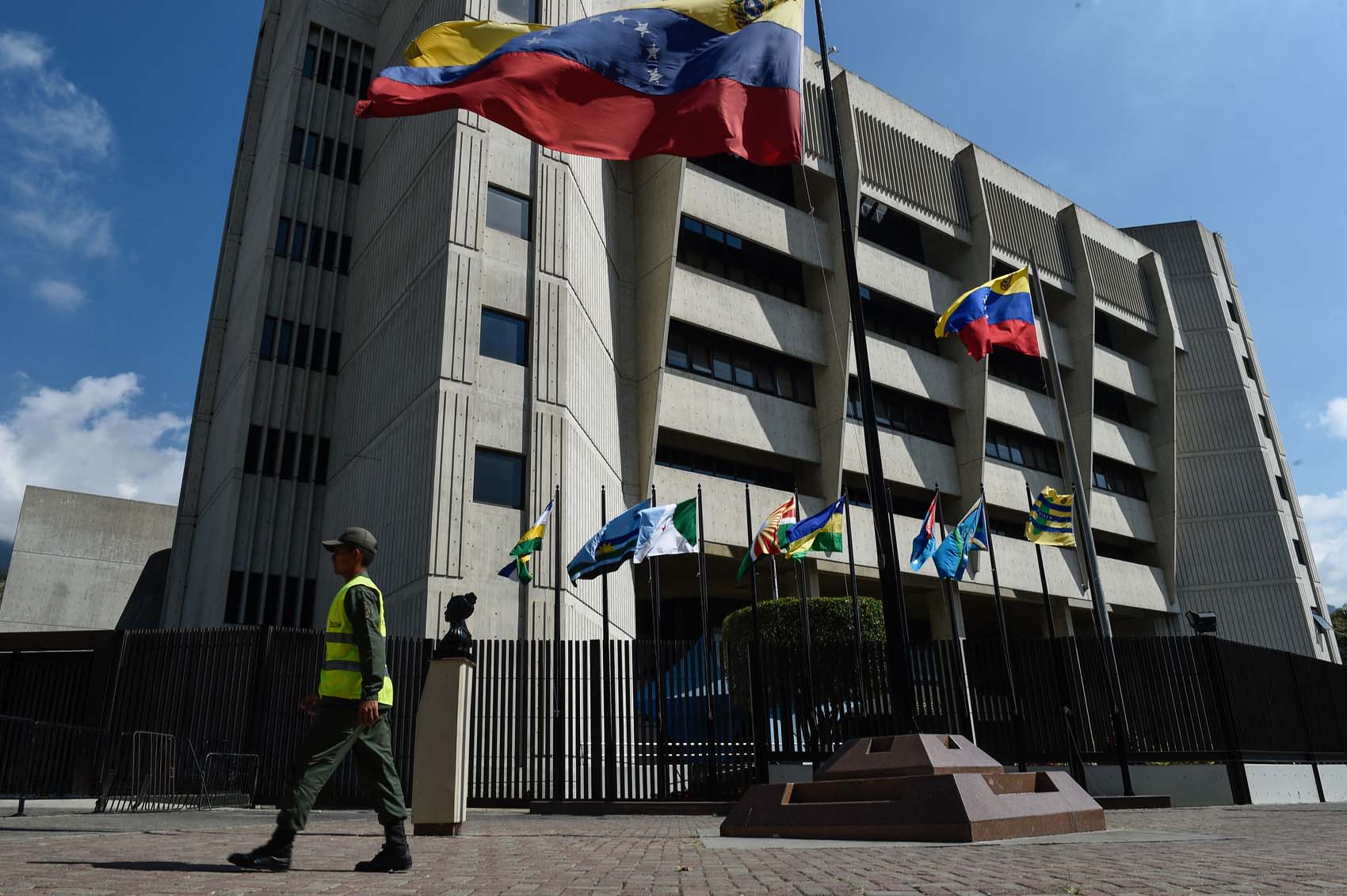 Abogado solicitó antejuicio de mérito contra Guaidó ante el TSJ de Maduro