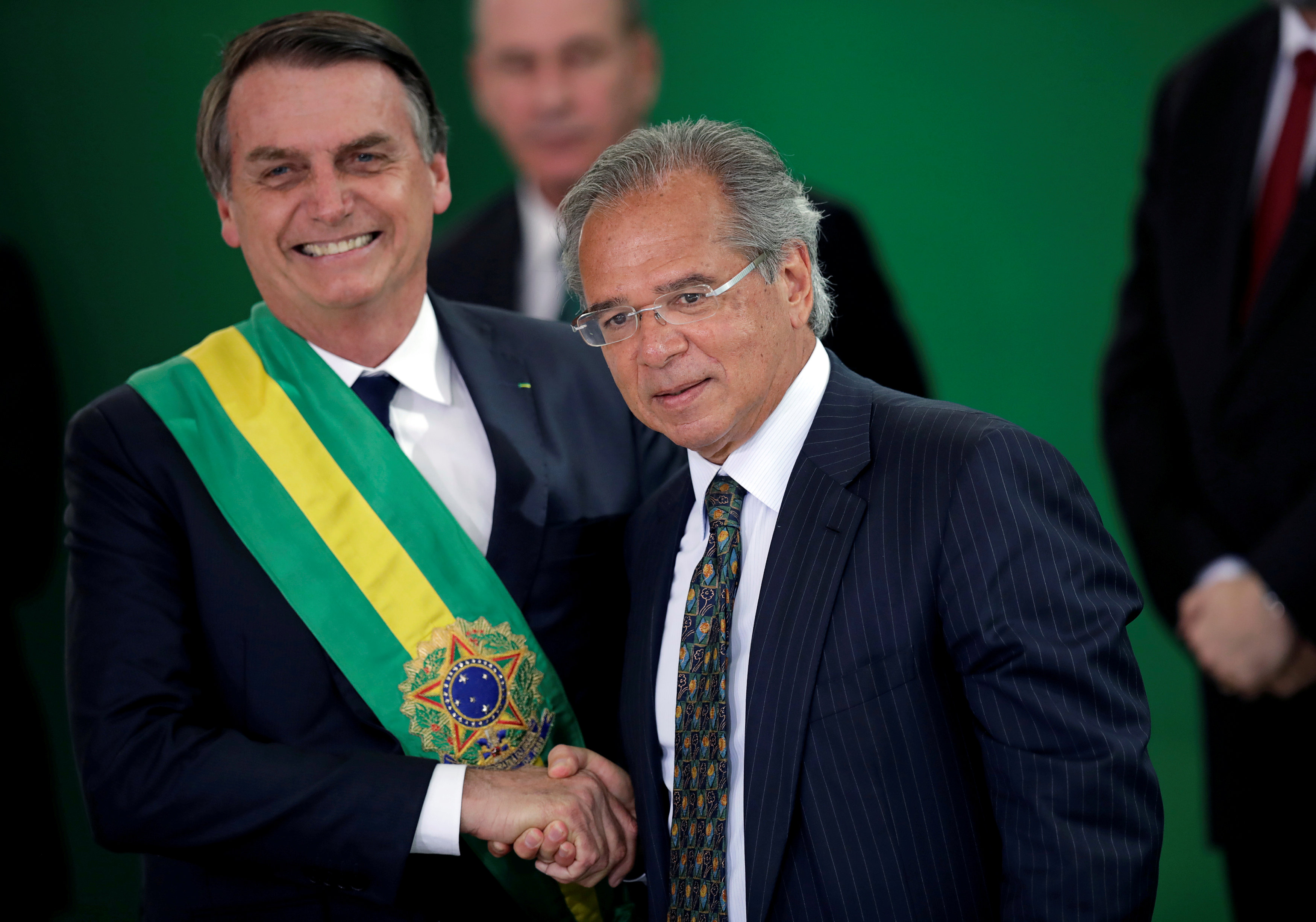 Bolsonaro promueve limpieza ideológica en la administración pública de Brasil