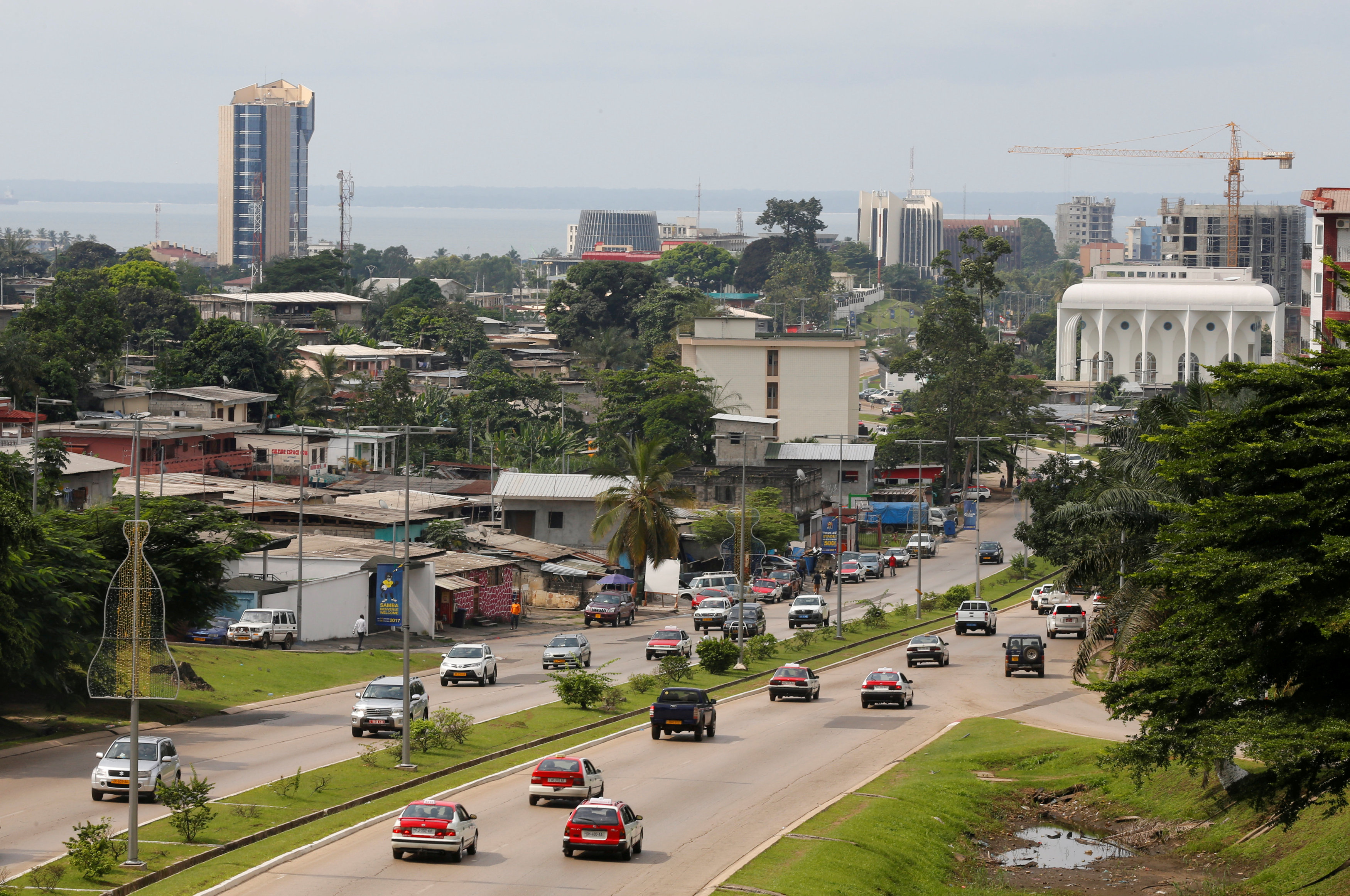Gabón despierta en calma y sin internet tras intento de golpe de Estado