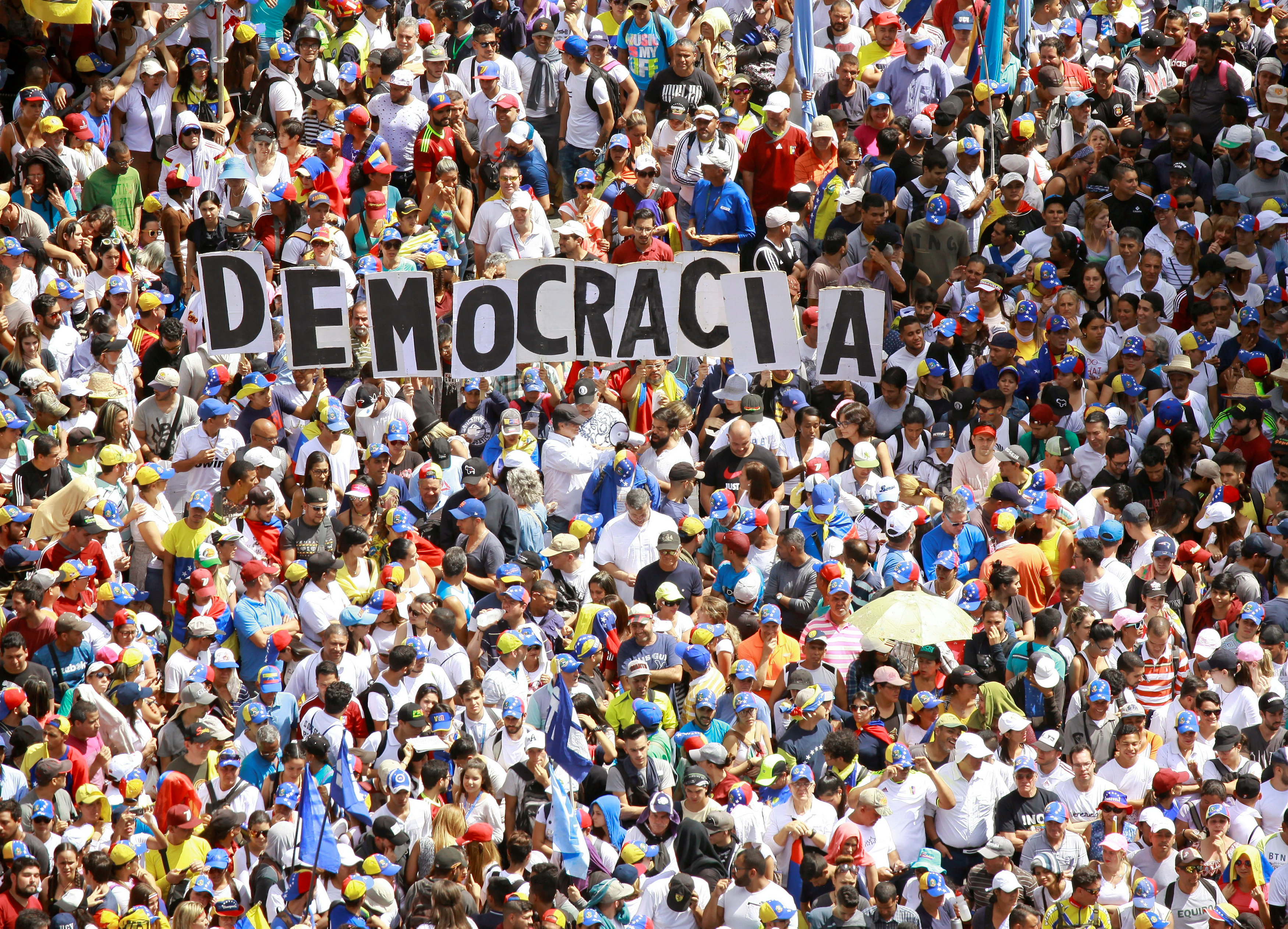 Por qué se necesita reinventar la democracia