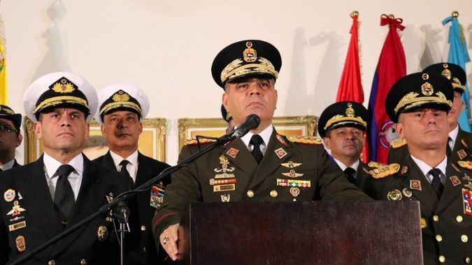 Ex ministro de Chávez se las canta a Padrino López y señala lo que ha venido sembrando en el país