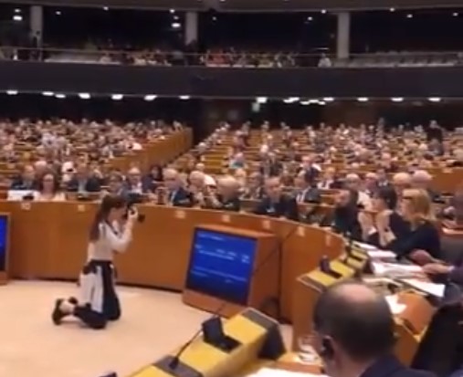 EN VIDEO: El momento en que el Parlamento Europeo reconoce a Guaidó como presidente encargado