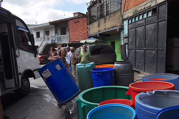 Más de 120 días sin agua llevan comunidades de Vargas
