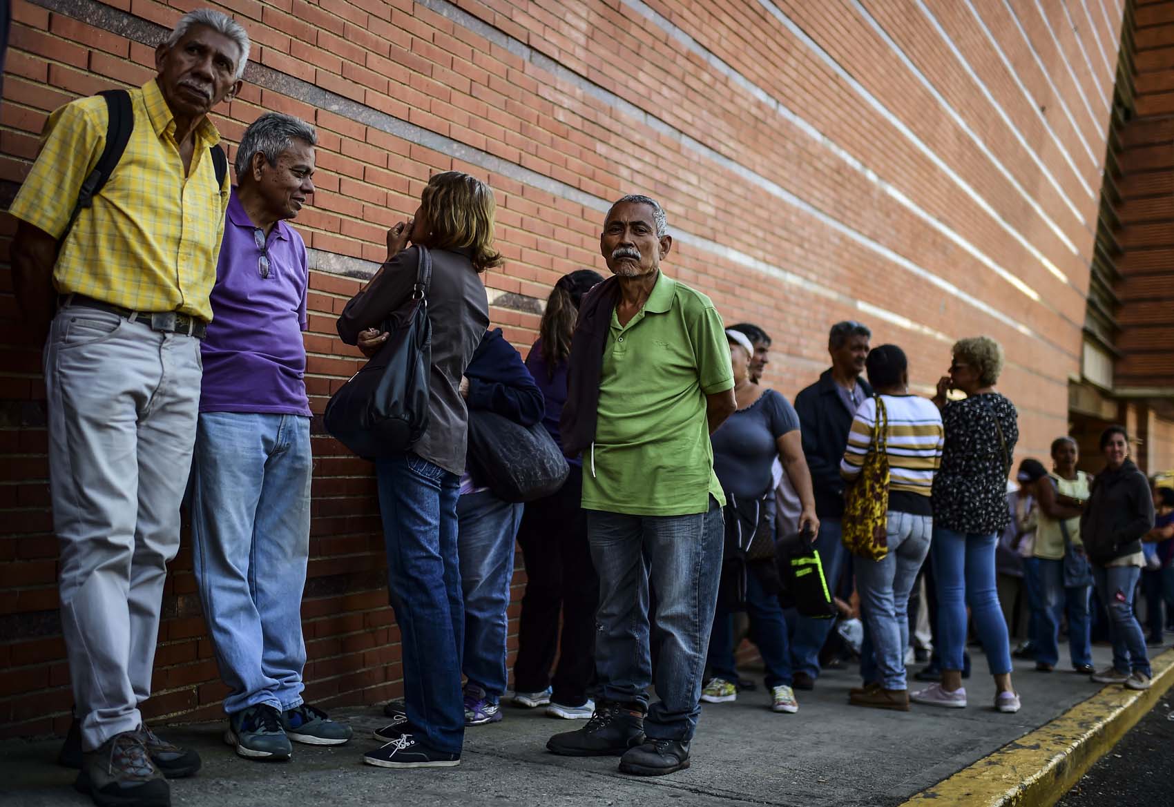 Pensionados solo podrán cobrar por taquilla siete mil bolívares en efectivo #16Abr