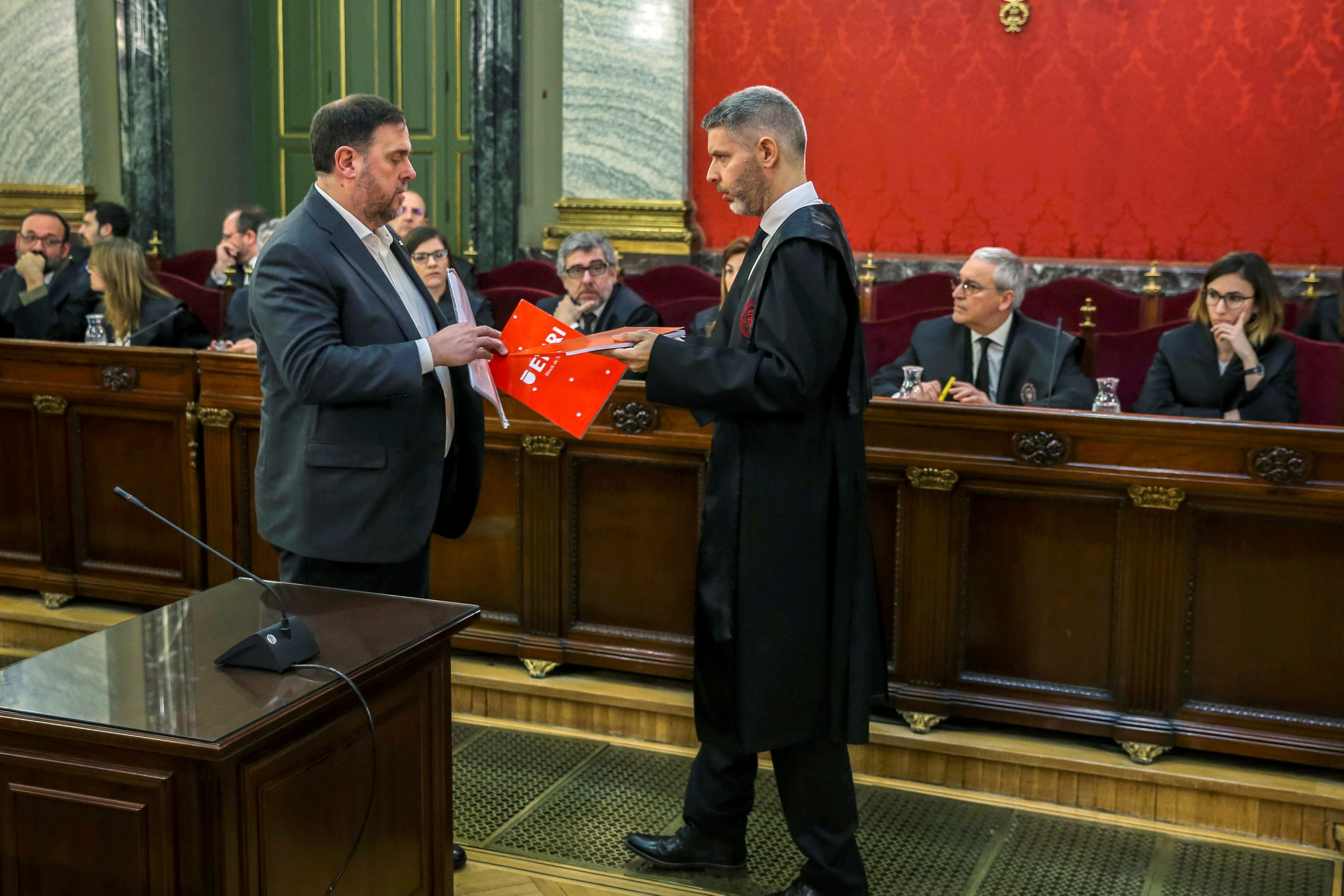 Principal acusado en juicio a separatistas catalanes no responde a la acusación