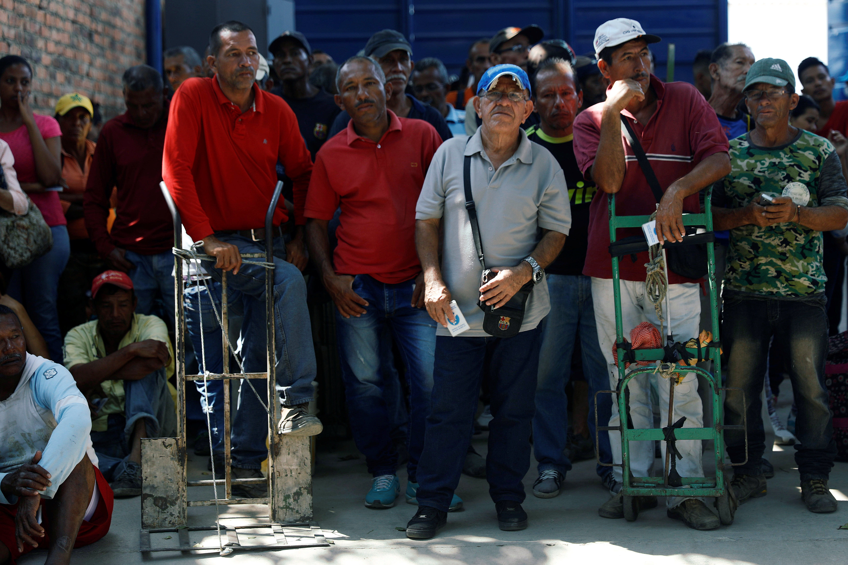Mientras Maduro niega la crisis, cientos de venezolanos reciben almuerzos gratuitos en Cúcuta (Fotos)