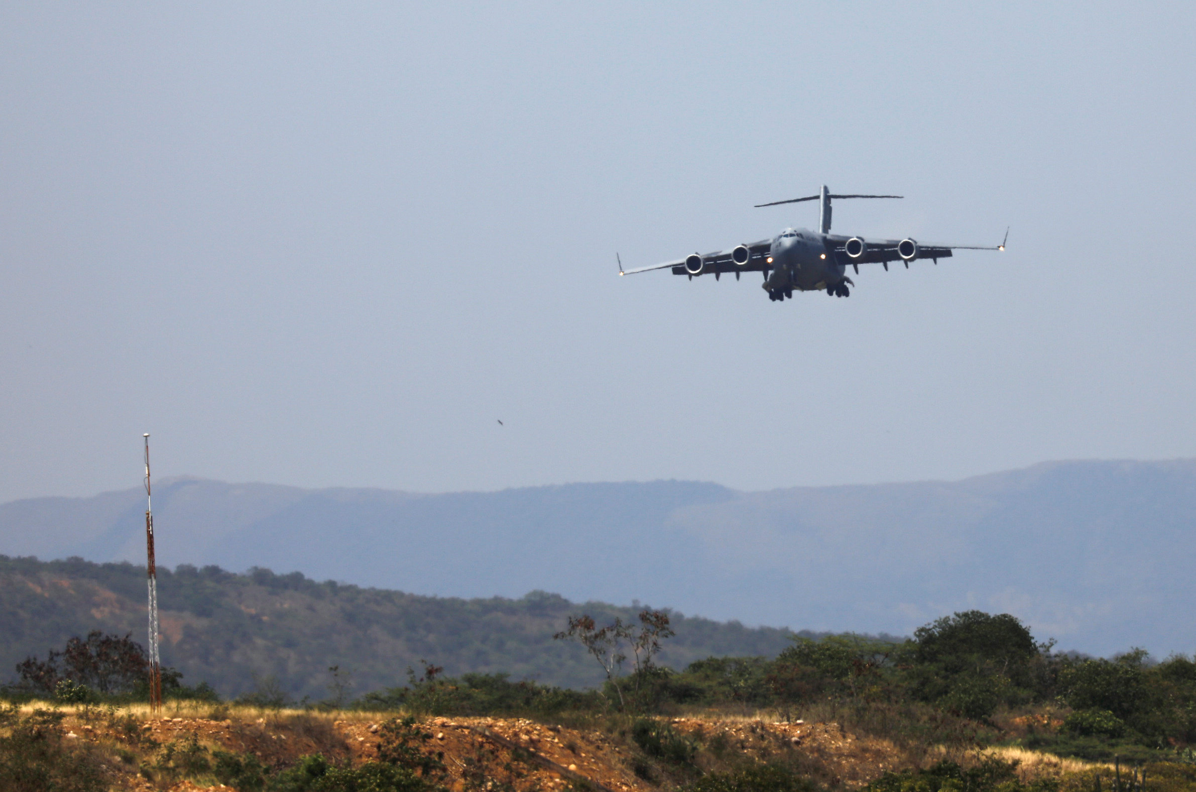 EN FOTOS: Llegan aviones militares de EEUU cargados de esperanza y de ayuda para los venezolanos