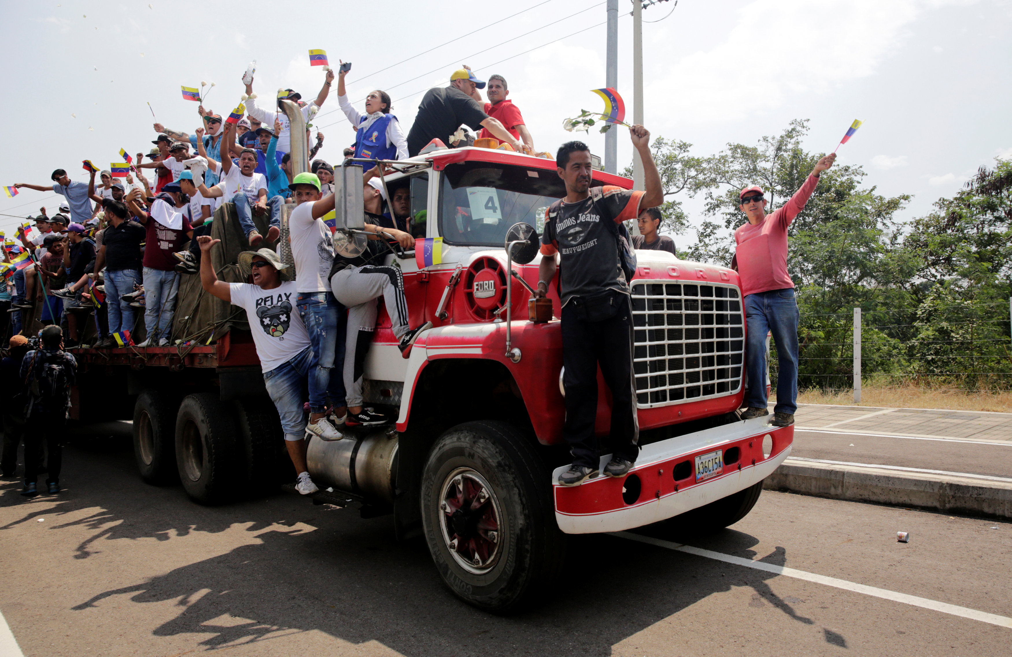 Ayuda humanitaria proveniente de Colombia ya está en territorio venezolano, dice Guaidó