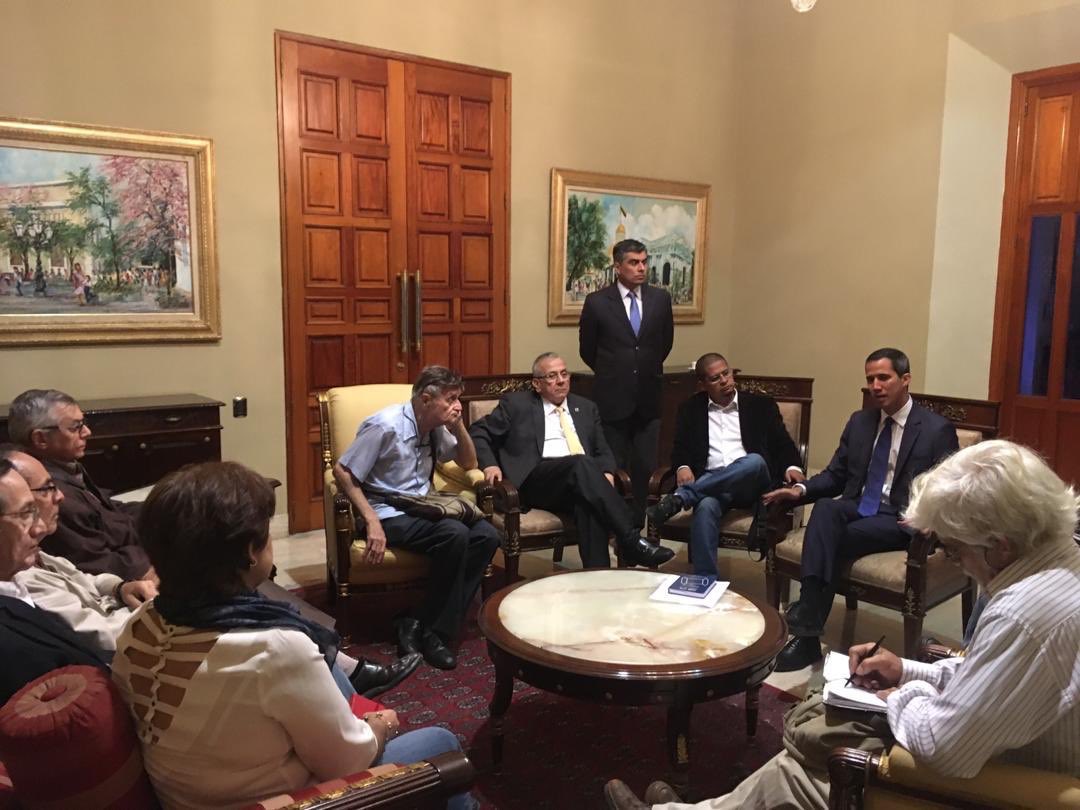 EN FOTOS: La reunión del presidente (E) Juan Guaidó con ex ministros de Chávez