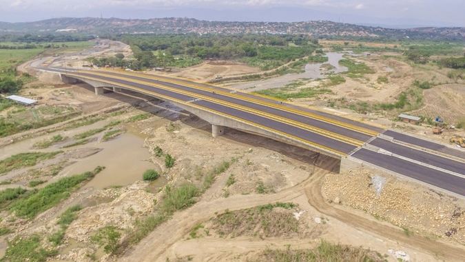 ALnavío: Por un puente que construyeron Maduro y Santos entrará la ayuda humanitaria de Guaidó
