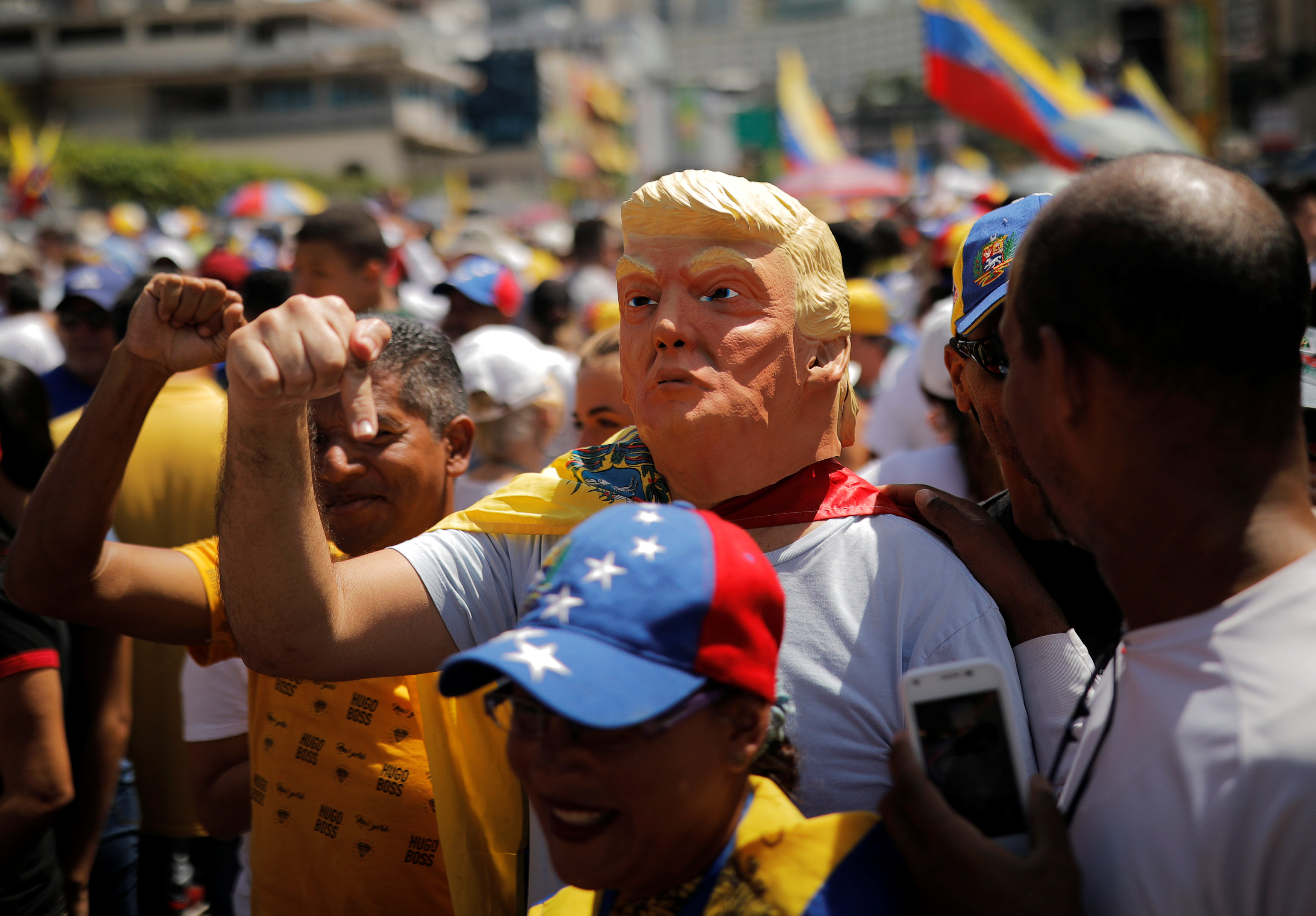 Trump hace acto de presencia en Las Mercedes (FOTOS)