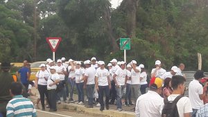Voluntarios venezolanos llegan al centro de acopio en Cúcuta (FOTO)
