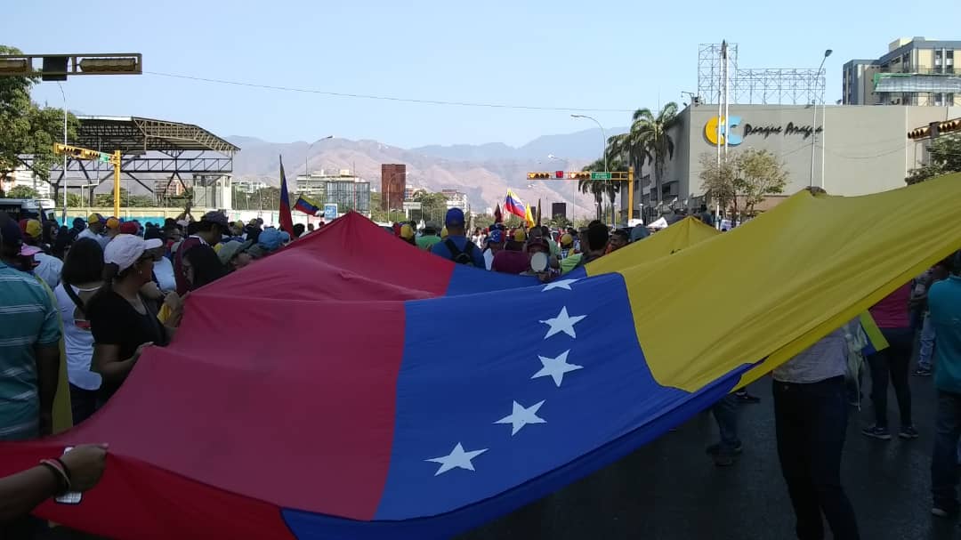 EN VIDEO: Una multitud se concentra en Maracay para respaldar la entrada de ayuda humanitaria #12Feb