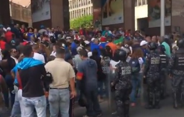 Trabajadores protestan frente a ministerio de Educación Universitaria #18Feb (Videos)