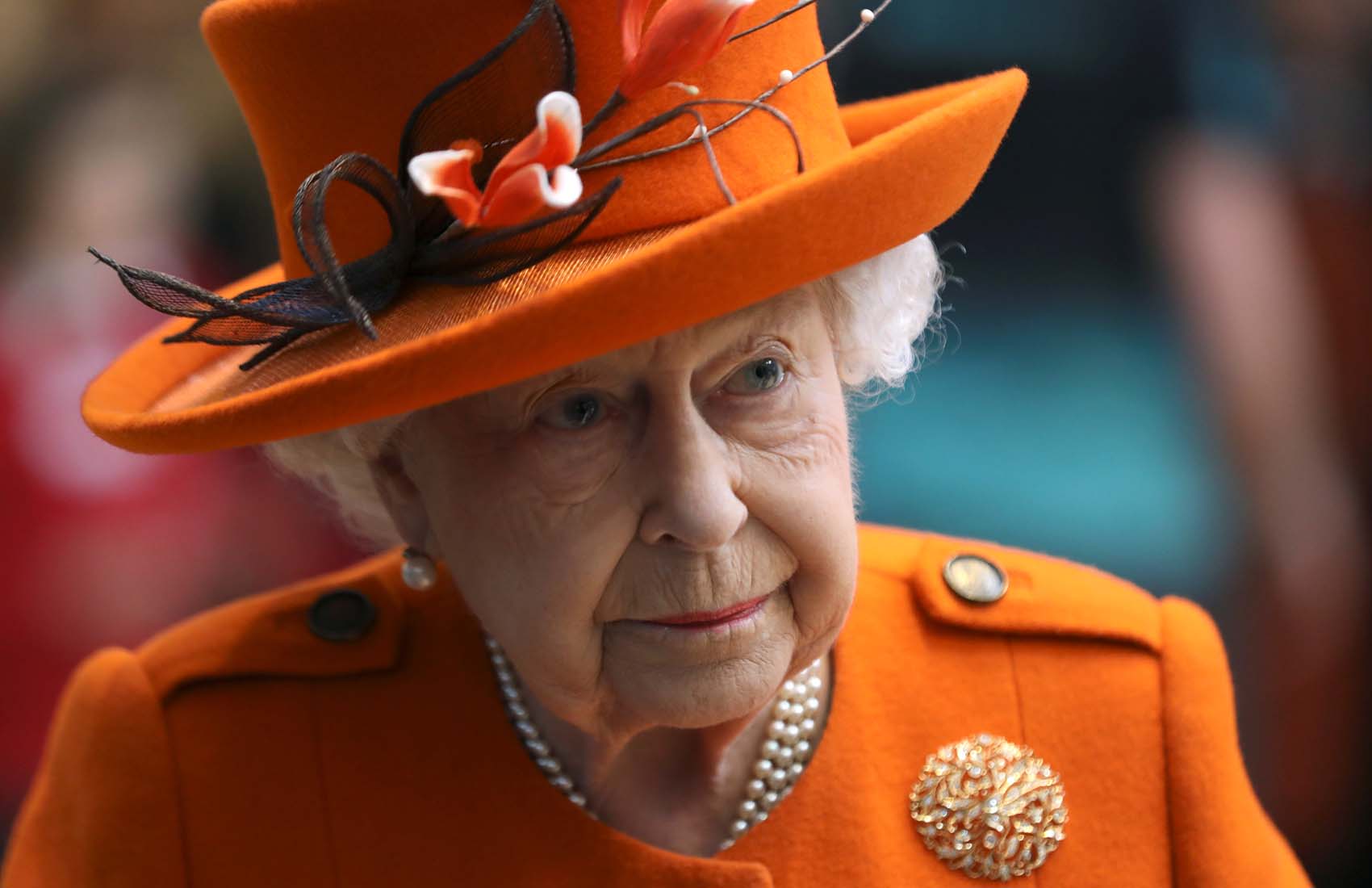 Reina Isabel II aprueba ley que pide aplazamiento del brexit