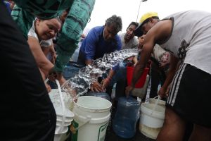 Evelyn Vásquez promete que en las “próximas horas” enviarán agua potable (Video)