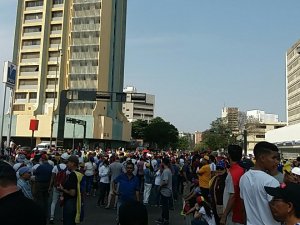 Comienzan a llegar manifestantes a la concentración convocada por Guaidó en Maracaibo (Fotos y video)