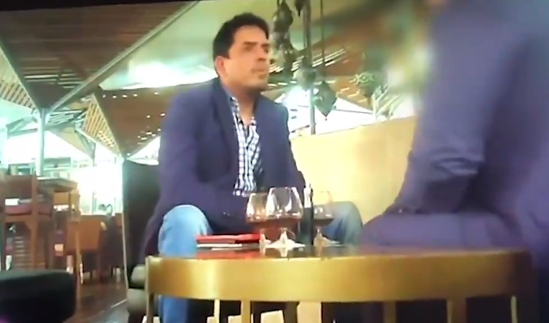 Momento en el que fiscal colombiano recibe dinero por el caso Santrich (Video)