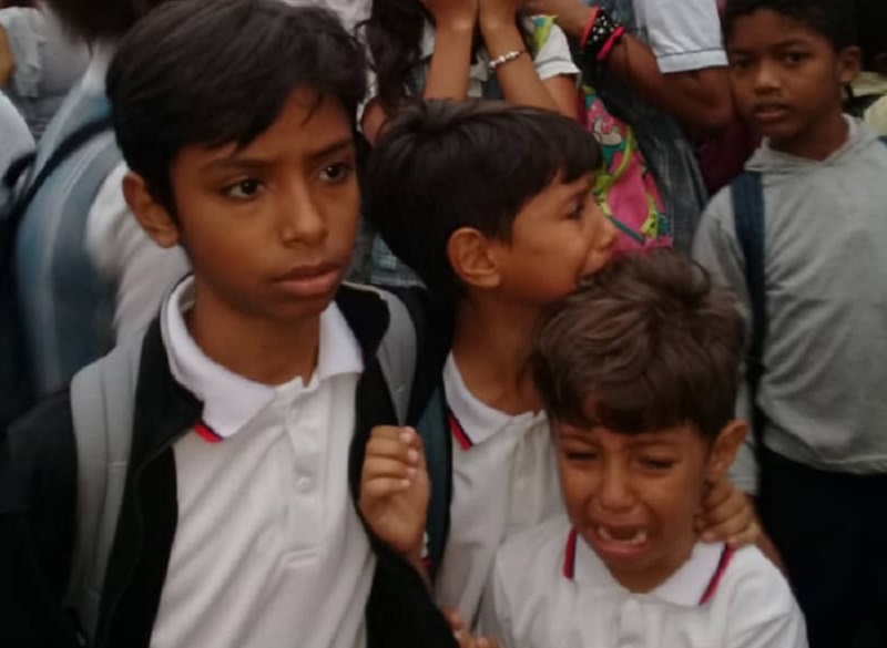 Con lágrimas y súplicas niños piden  abrir paso fronterizo para asistir a clases en Colombia (Videos)