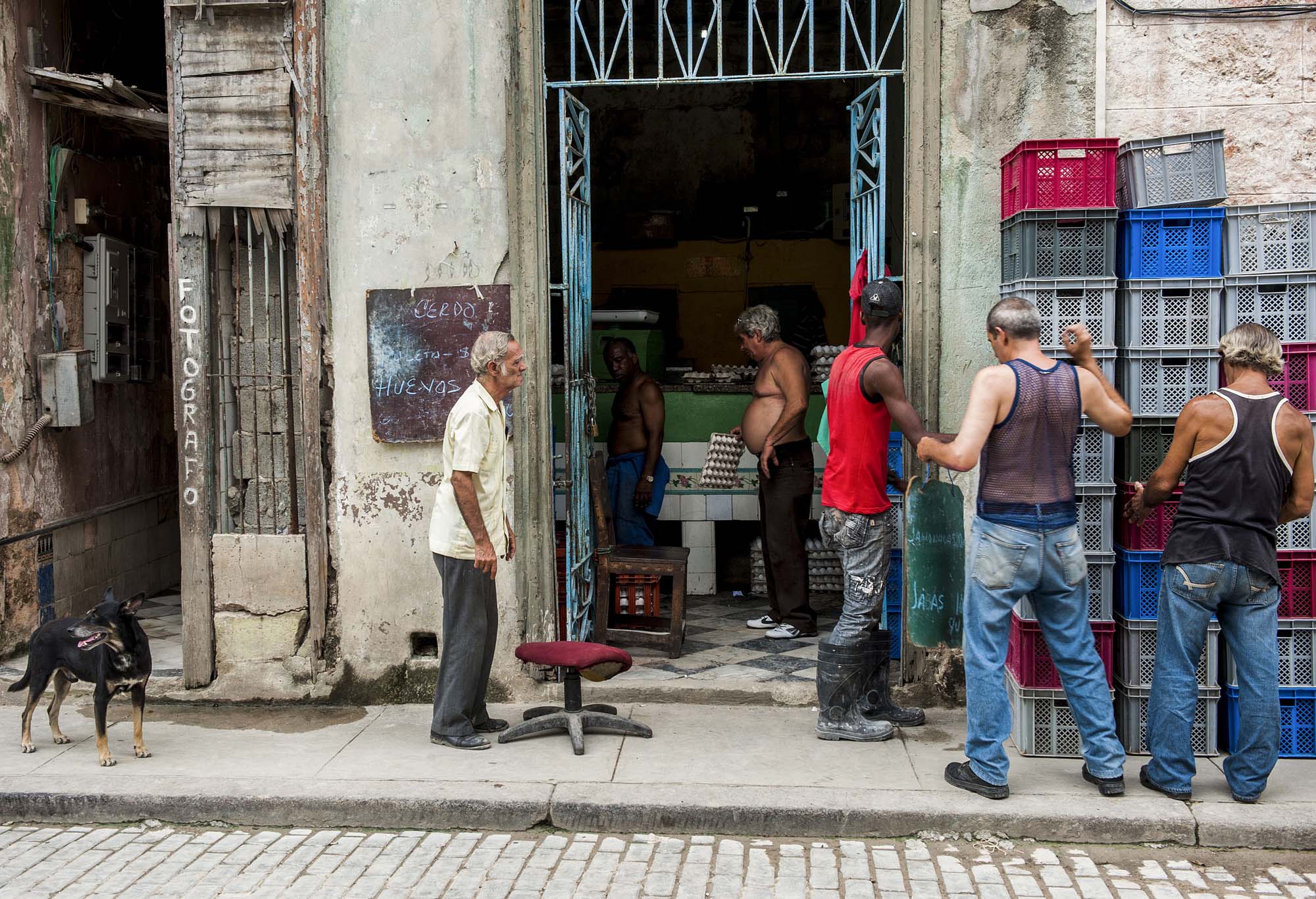 Cuba mira al abismo económico