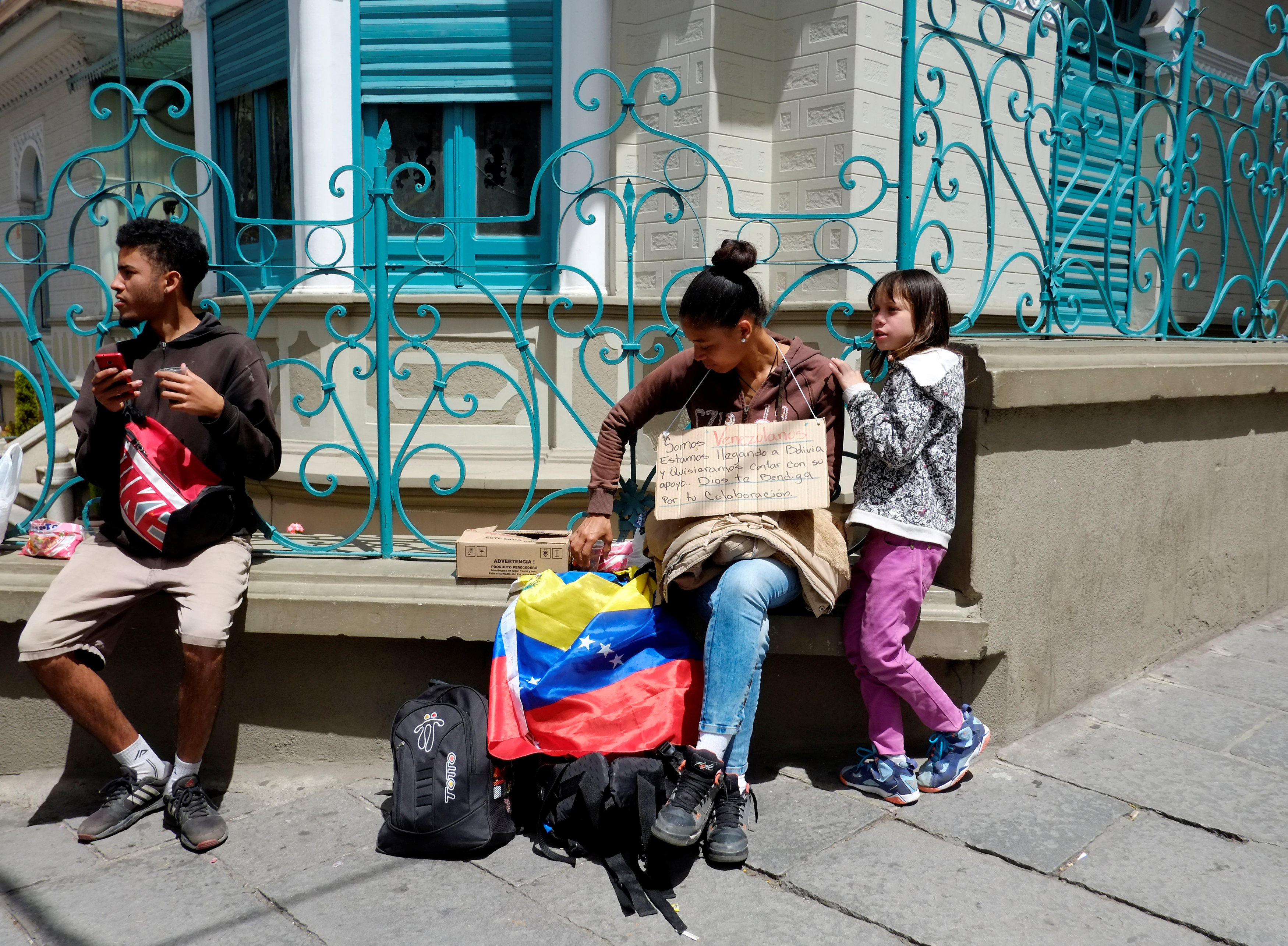 Alrededor de 10.000 venezolanos residen en Bolivia debido a crisis en su país
