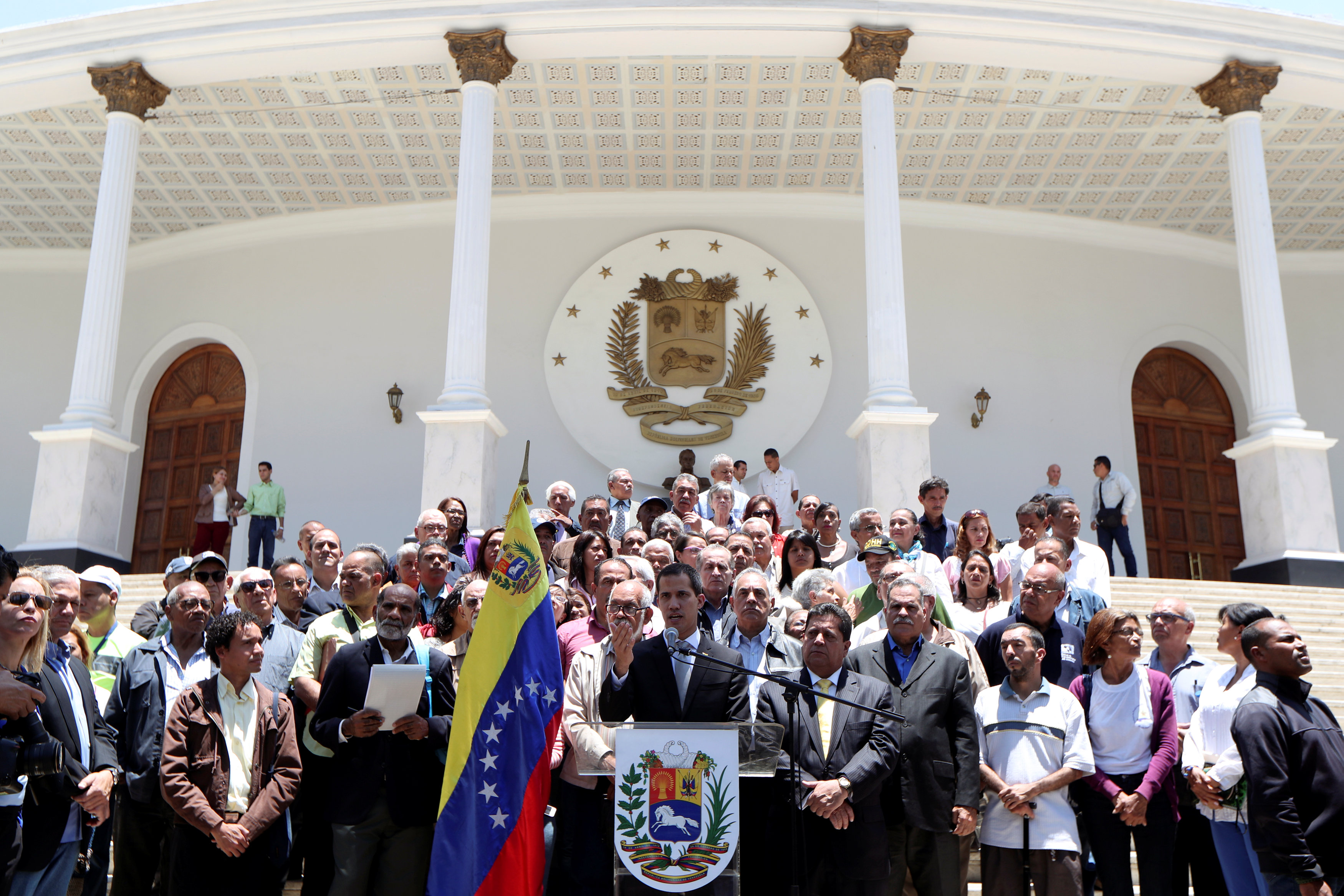 Guaidó alerta sobre posible disolución del Parlamento y anuncia una nueva ofensiva política