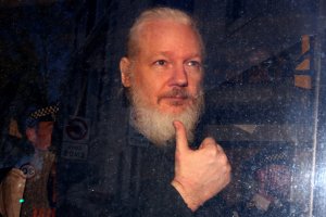 Lenín Moreno dice que Assange es un “terrorista informático”