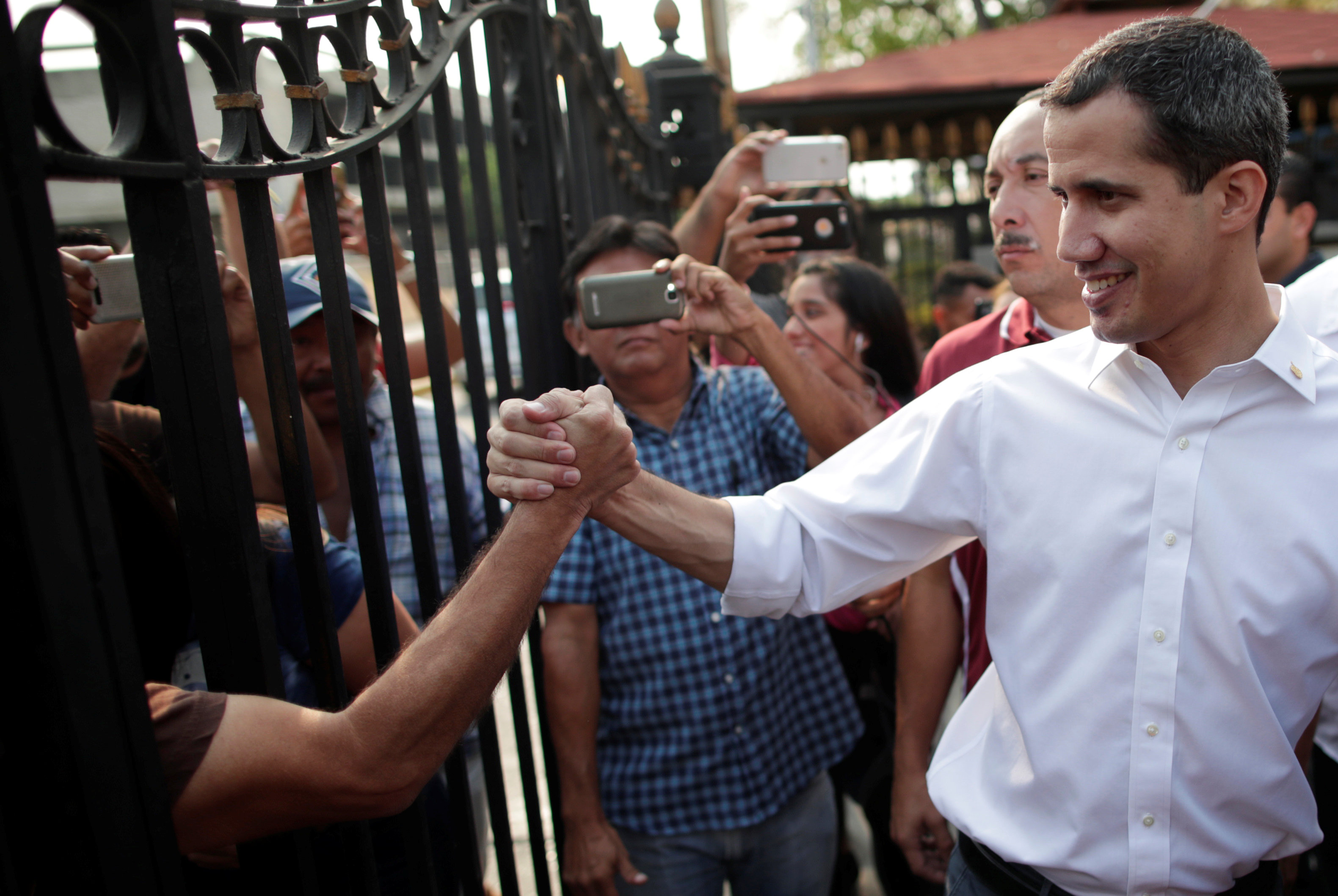 El VIDEO que demuestra el carisma y liderazgo popular de Guaidó en su visita a Zulia