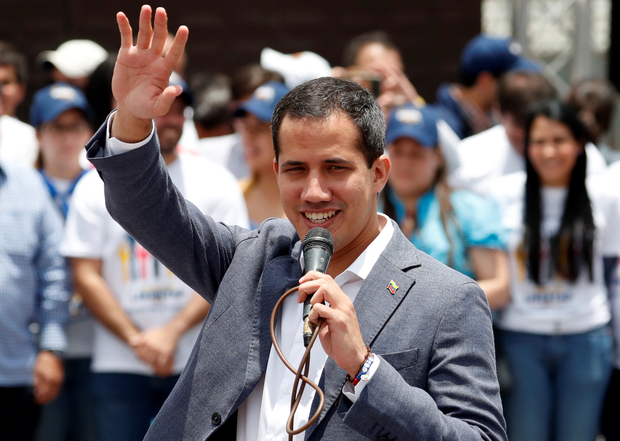 Juan Guaidó juega en los tableros de la presión y la negociación