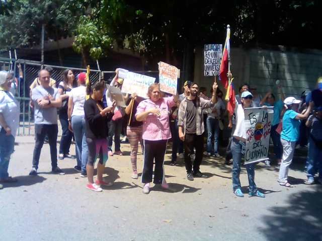 Vecinos de Baruta y El Hatillo protestan por la falta de agua.