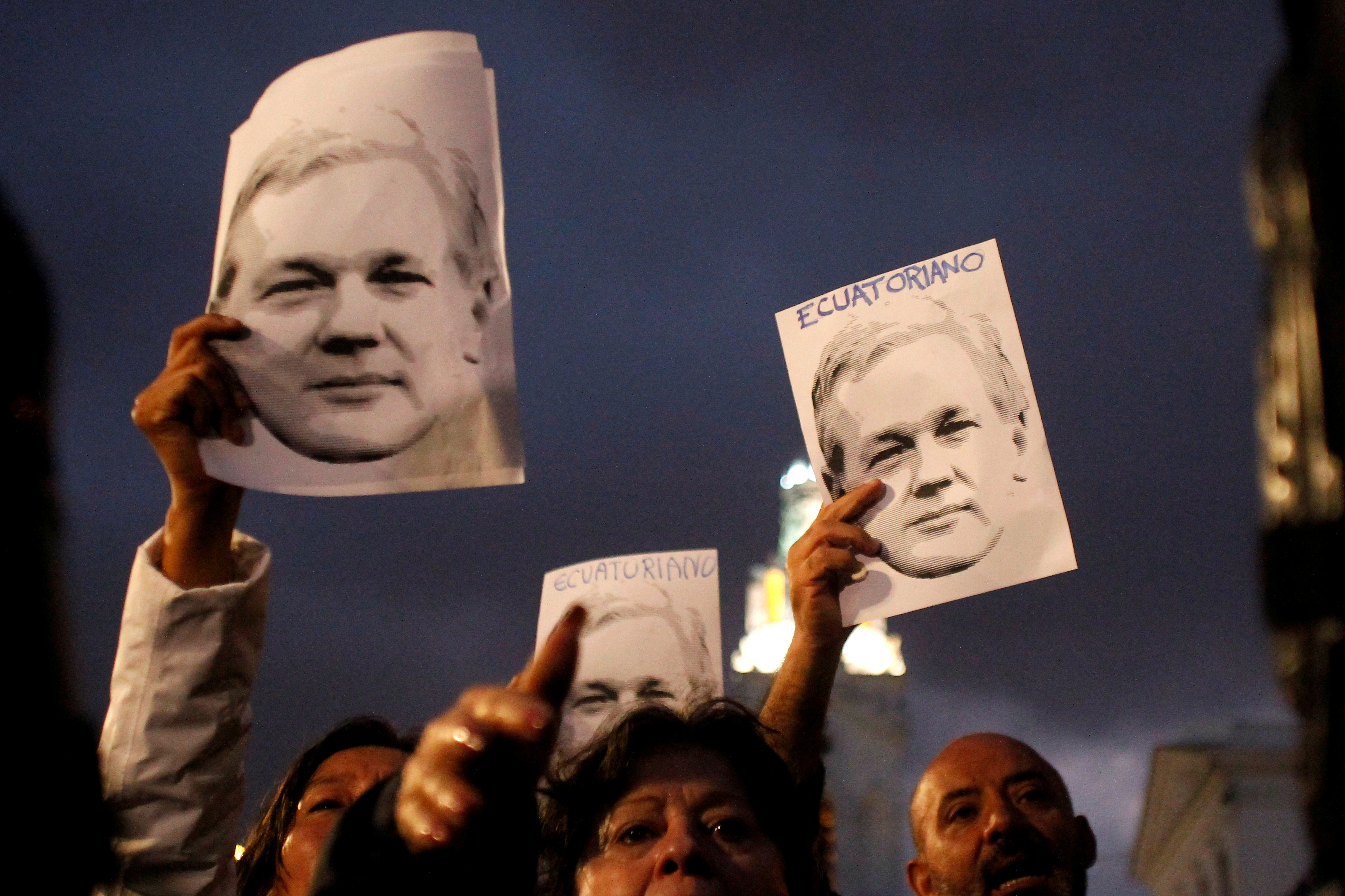 WikiLeaks dice que Julian Assange fue espiado en la embajada de Ecuador
