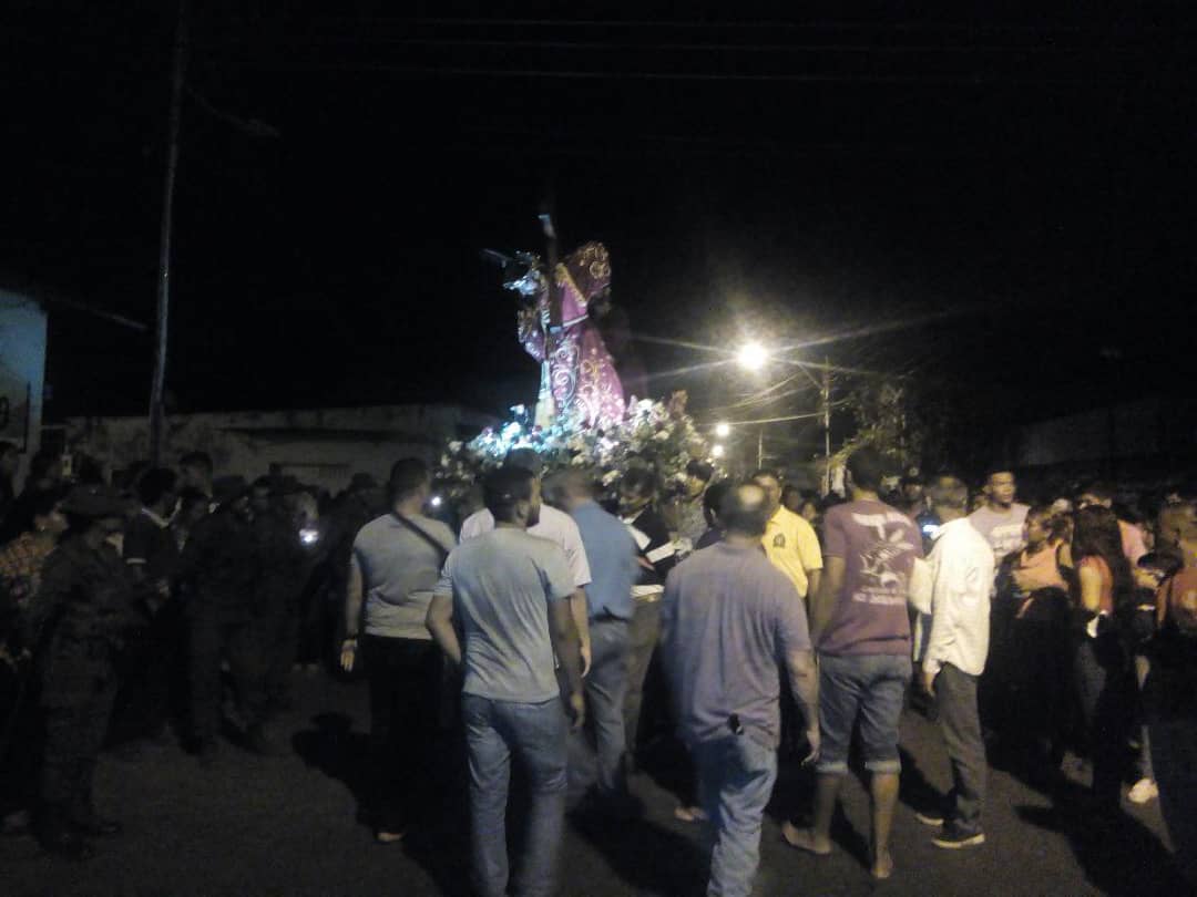 Capriles se presenta en el Nazareno de Achaguas luego de siete años (FOTO)