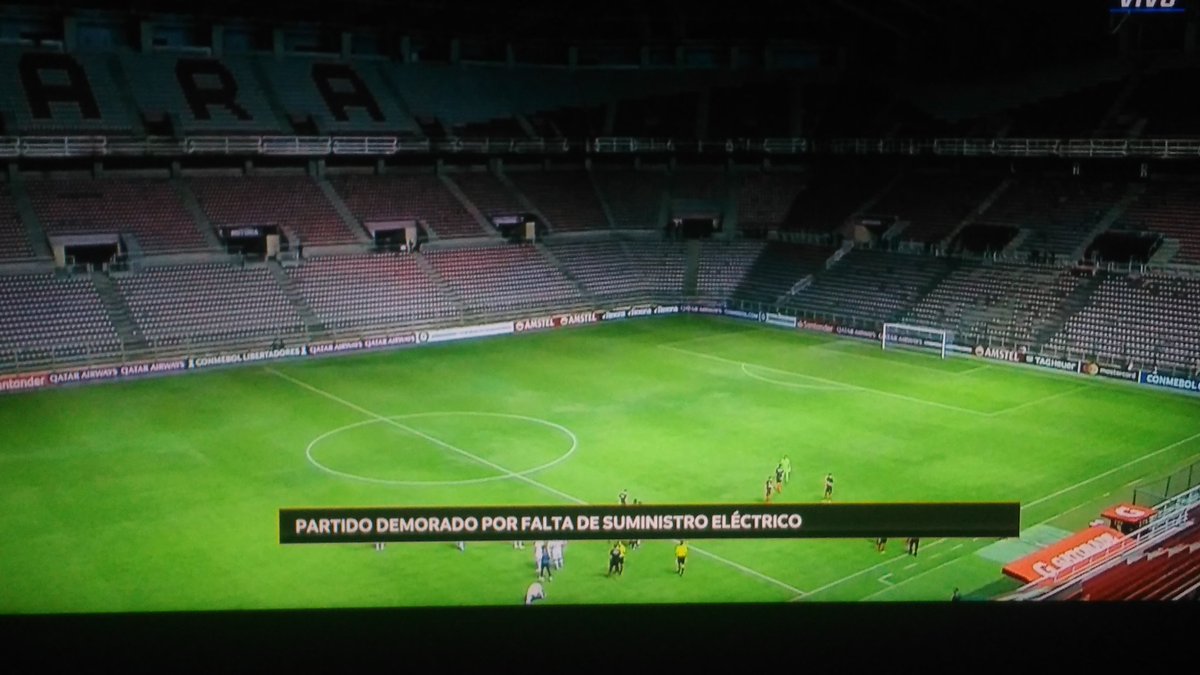 ¡Vergüenza! Partido del Deportivo Lara en Copa Libertadores se detuvo por apagón (VIDEO)