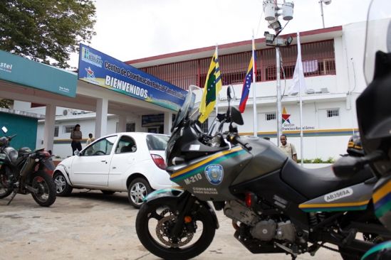 Muere privado de libertad dentro de su calabozo al forcejear con un policía