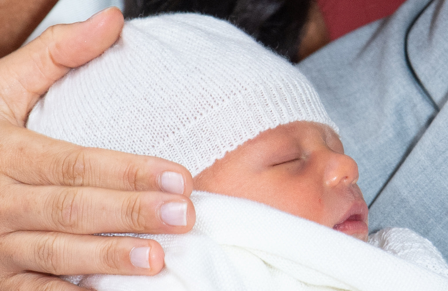 Harry y Meghan presentan al mundo a su hijo Archie Harrison Fotos)